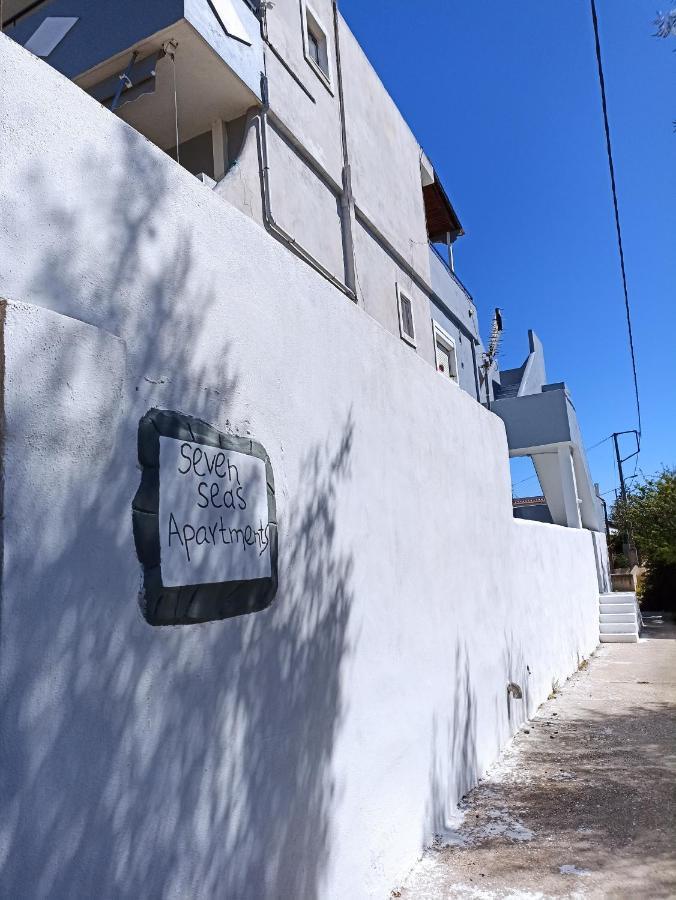 Seven Seas Apartments Artemida  Buitenkant foto