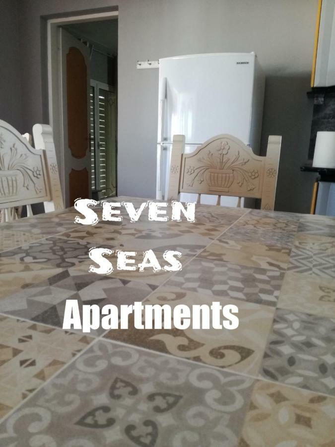 Seven Seas Apartments Artemida  Buitenkant foto