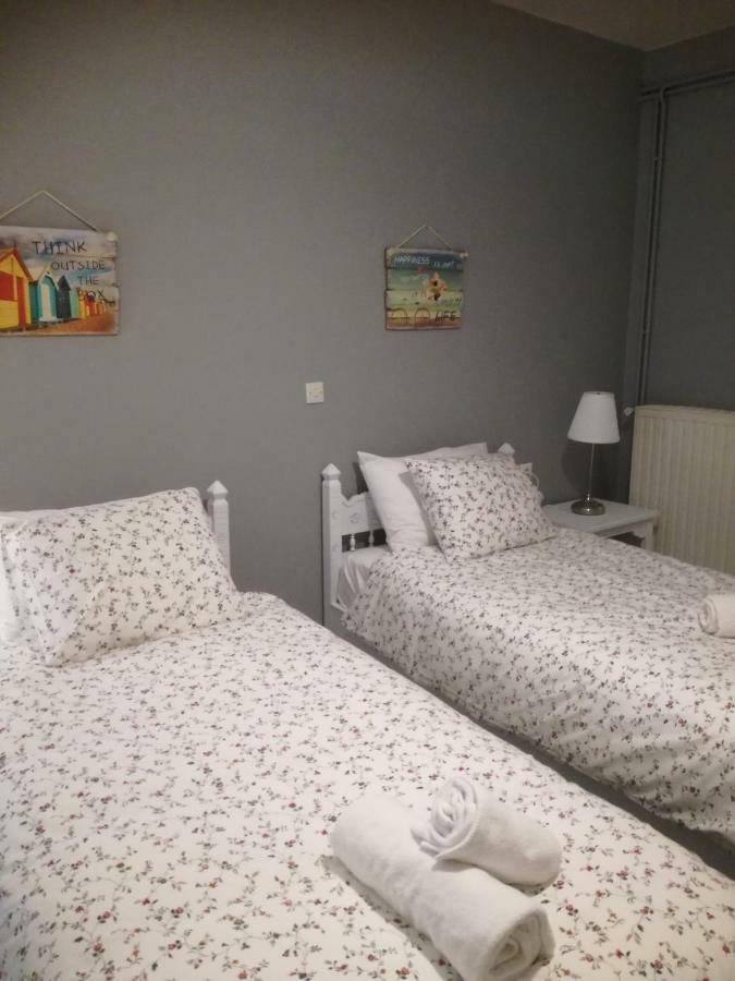 Seven Seas Apartments Artemida  Buitenkant foto